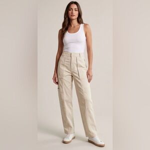 Abercrombie & Fitch Mid Rise Barrel Utility Pants - Cream